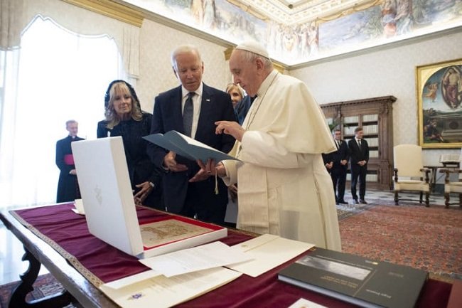 Papa Francisco se reúne con Joe Biden
