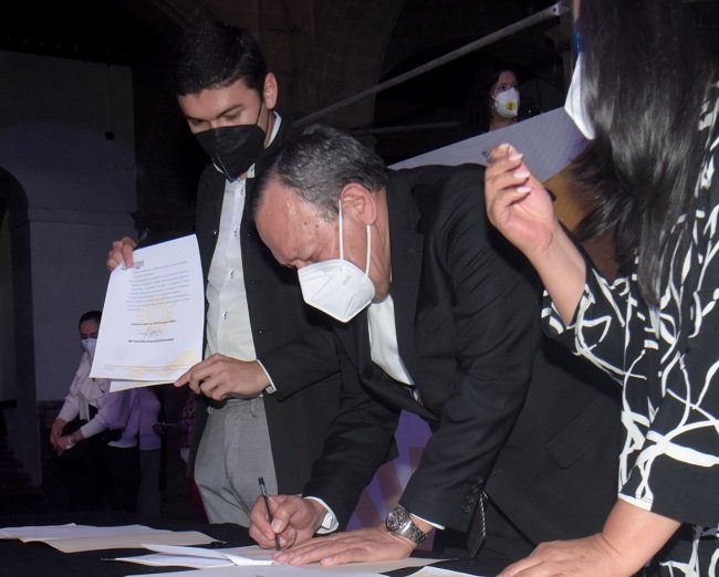 LIDERAZGOS PERREDISTAS Y SOCIEDAD CIVIL FIRMAN COMPROMISOS POR LA UNIDAD Y TRANSFORMACIÓN DEMOCRÁTICA DEL PRD