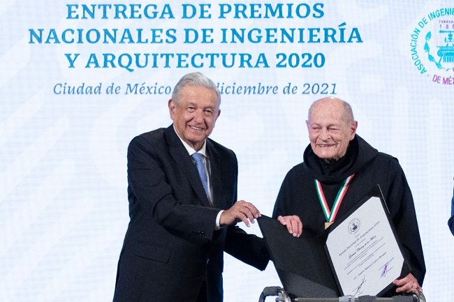 Arquitectos e ingenieros piden a AMLO reflexionar sobre su decreto de obras