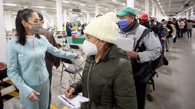INICIA VACUNACIÓN DE REFUERZO PARA ADULTOS MAYORES EN CIUDAD DE MÉXICO