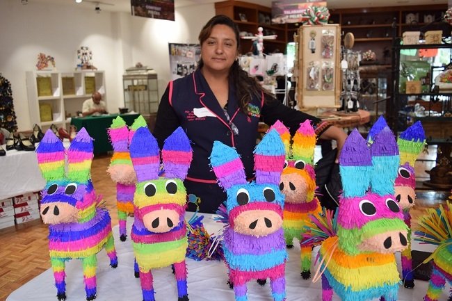 PARTICIPAN MÁS DE 20 ARTESANAS Y ARTESANOS MEXIQUENSES EN VENTA DE TEMPORADA NAVIDEÑA DEL IIFAEM