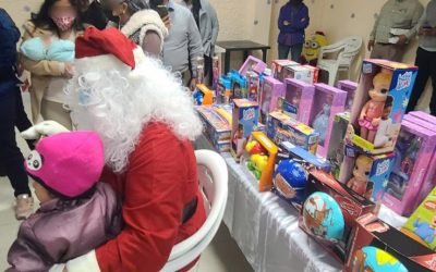 SANTA CLAUS VISITÓ A LAS NIÑAS Y LOS NIÑOS DEL CENTRO FEMENIL DE SANTA MARTHA PARA LLEVAR REGALOS DE NAVIDAD