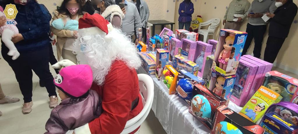 SANTA CLAUS VISITÓ A LAS NIÑAS Y LOS NIÑOS DEL CENTRO FEMENIL DE SANTA MARTHA PARA LLEVAR REGALOS DE NAVIDAD