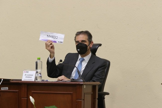 Lorenzo Córdova, titular del INE participa como observador en la Segunda Vuelta de las elecciones presidenciales de Colombia