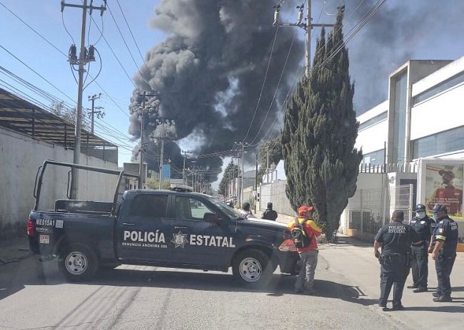 CONTROLAN BOMBEROS INCENDIO EN FÁBRICA DE LERMA