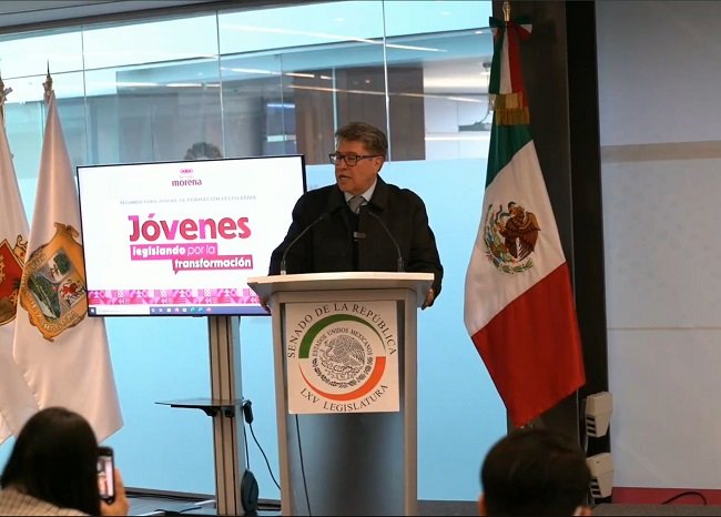 Mayor esfuerzo para retener a jóvenes talento y darles oportunidades, demanda Ricardo Monreal