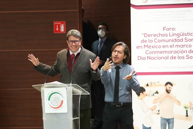 Ricardo Monreal pide a nuevas generaciones prepararse para enfrentar retos del país