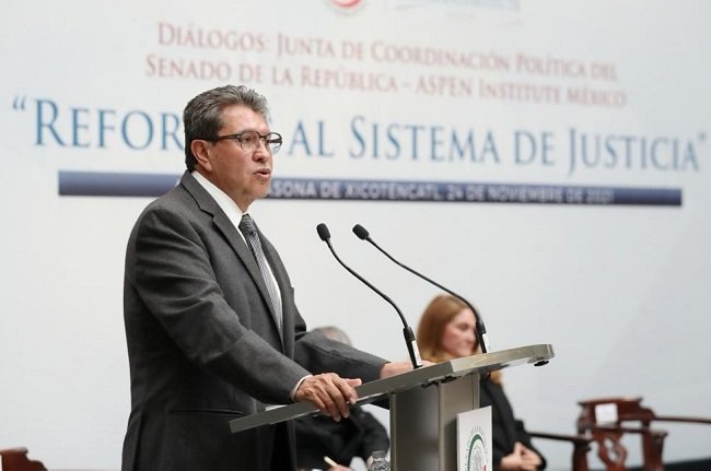 Ricardo Monreal reconoce decisión de la SCJN  y el Cannabis