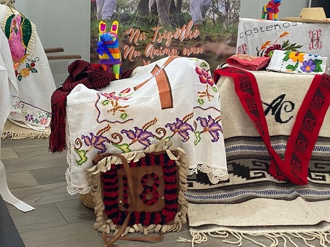 MANOS MÁGICAS TILAPENSES. TÉCNICA DE BORDADOS DE PUNTO DE CRUZ