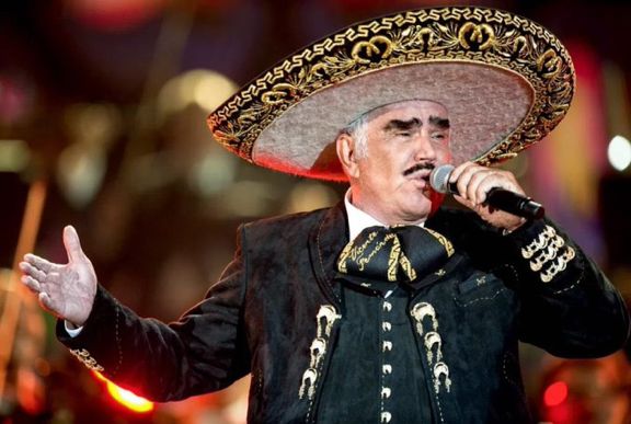 Lamenta López Obrador muerte de Vicente Fernández, ‘símbolo de la canción ranchera’