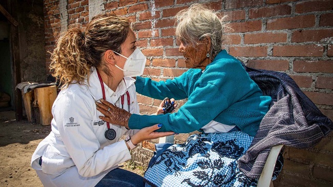 Desde enero, médicos casa por casa para mayores de 65