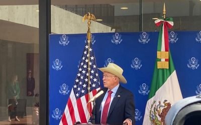 Trabajan México y EU contra tráfico ilegal de armas, asegura Ken Salazar