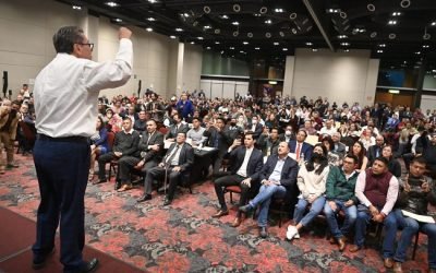 Monreal toma protesta a estructura territorial que promoverá su proyecto político en el país