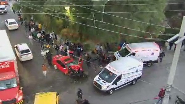 35 PERSONAS LESIONADAS Y TRES FALLECIDAS POR ACCIDENTE ENTRE CAMIÓN DE PASAJEROS Y DOS VEHÍCULOS PARTICULARES