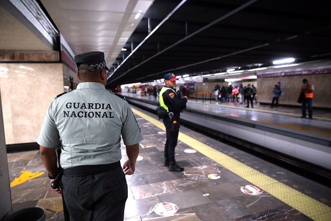 Guardia Nacional está en el Metro para apoyar a usuarios: Cresencio Sandoval