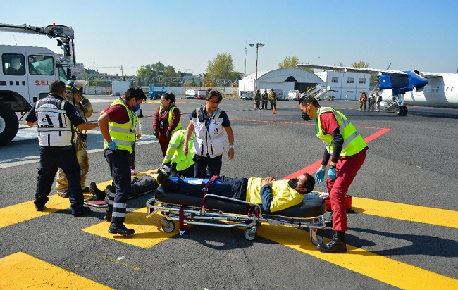 Personal de seguridad en aeropuertos y terminales de autobuses deben garantizar derechos de personas con padecimientos médicos