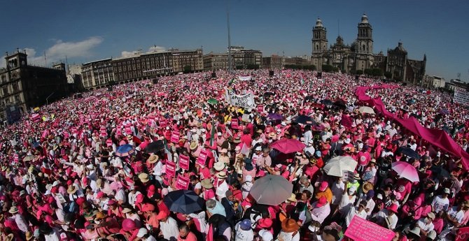 AMLO DESCALIFICA LAS MANIFESTACIONES EN DEFENSA DEL INE PORQUE LE SALIERON MAL LAS CUENTAS:  ZAMBRANO