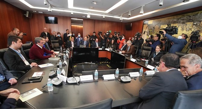 El Senado, órgano constitucional de mesura y prudencia; se recibe a todos: Monreal