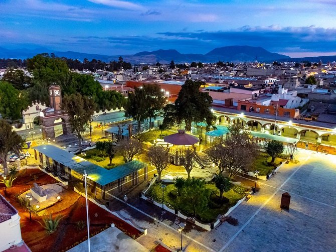 CONSTRUYEN PLAZA DEL MARIACHI EN CALIMAYA
