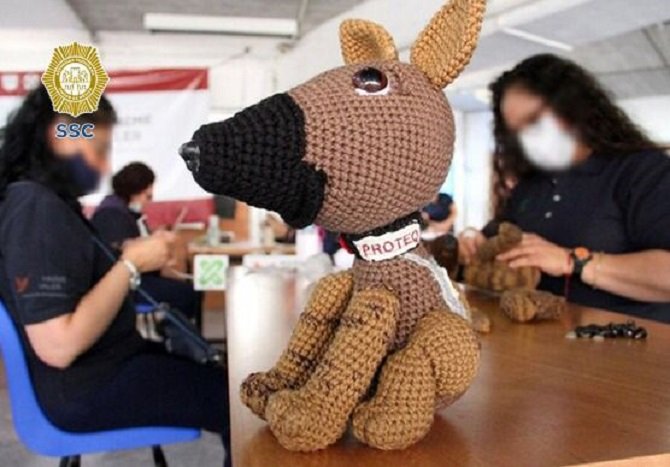 MUJERES PRIVADAS DE SU LIBERTAD EN SANTA MARTHA ACATITLA ELABORARON FIGURAS ARTESANALES DE “PROTEO” EL PERRO RESCATISTA