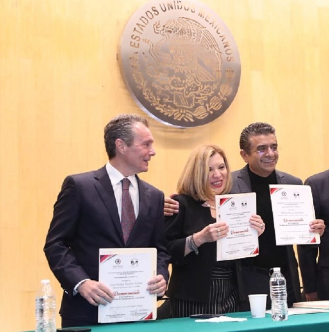 Entregan reconocimientos a más de 90 periodistas