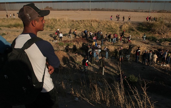 En dos semanas EU arrestó a 216 migrantes por tráfico y posesión de drogas