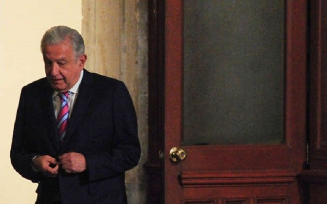 Los errores y caprichos han llevado a este gobierno a su caída