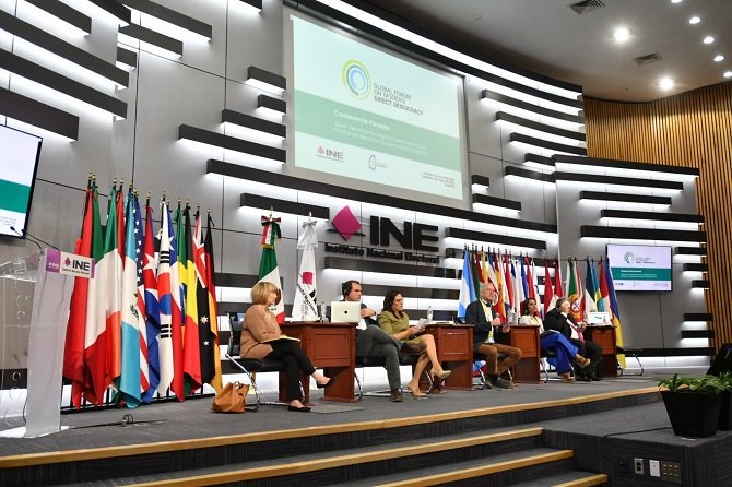 Consejeras y Consejeros electorales del IECM reflexionan sobre los retos en la implementación de los mecanismos de democracia directa en México