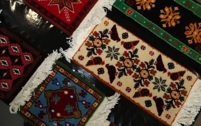 REALIZAN TAPETES ARTESANALES ANUDADOS A MANO