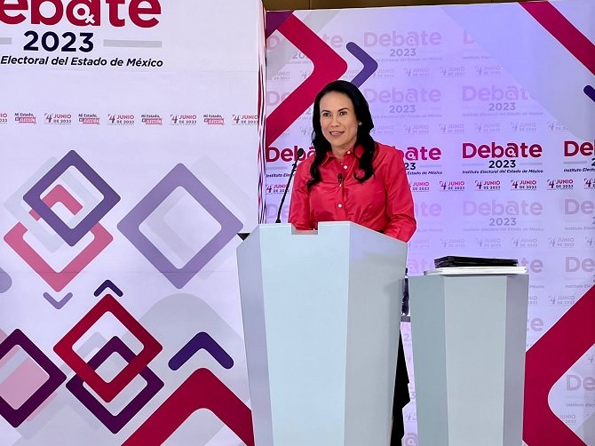 GANA ALE DEL MORAL EL DEBATE DE MANERA CONTUNDENTE; EXHIBE DELFINA SU CORRUPCIÓN E INCAPACIDAD