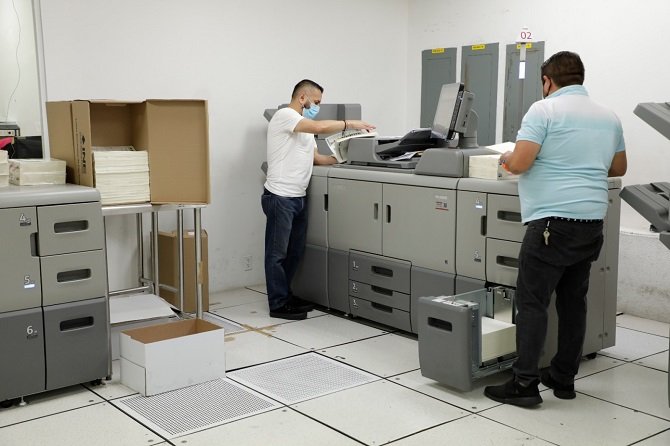 Imprime INE Listas Nominales para elecciones locales de Coahuila y Estado de México
