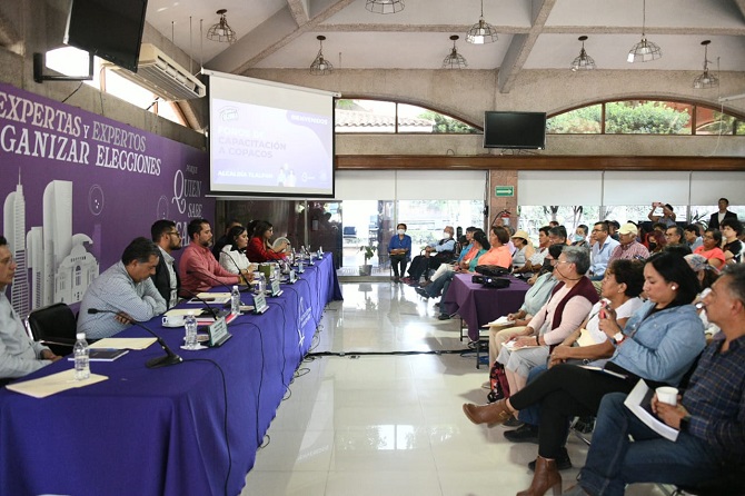 Consejeros del IECM capacitan a representantes de COPACOS