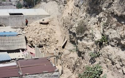 ATIENDEN EQUIPOS DE EMERGENCIA DAÑOS POR DESLIZAMIENTO DE LADERA EN CHIMALHUACÁN