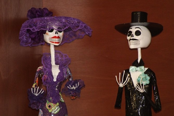 TRABAJAN MEXIQUENSES CON TÉCNICA DE CARTONERÍA