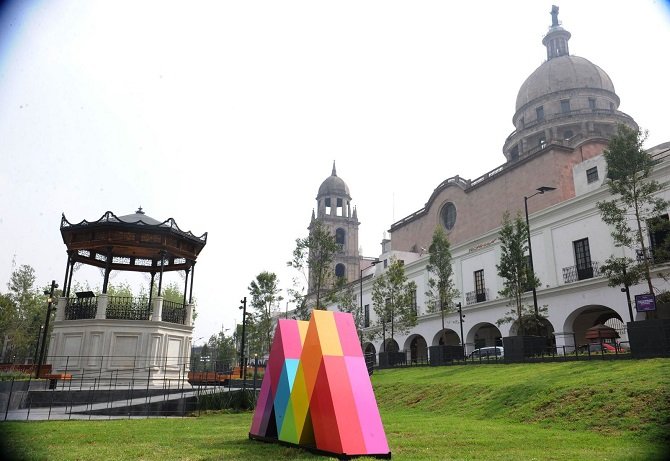 ENTREGA DEL MAZO LA RENOVACIÓN DE LA PLAZA GONZÁLEZ ARRATIA QUE FORMA PARTE DEL LEGADO PARA LAS FAMILIAS MEXIQUENSES EN RECUPERACIÓN DE ESPACIOS PÚBLICOS