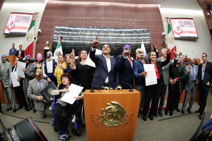 Reconocen en el Senado trayectoria de exponentes de la lucha libre mexicana