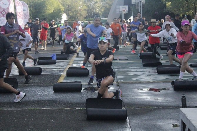 ENTRENAN CORREDORAS Y CORREDORES EN XOCHIMILCO, RUMBO AL MARATÓN DE LA CIUDAD DE MÉXICO