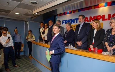 Llama de la Madrid a la unidad durante su registro como aspirante presidencial en el PRI