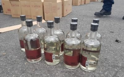 Aseguran aproximadamente 5,400 kilogramos de metanfetamina, contenidos en botellas de mezcal artesanal