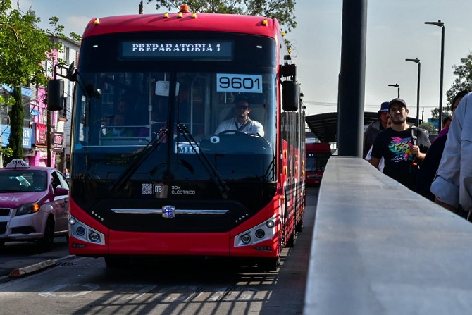 INICIA METROBÚS PRUEBAS DE LA PRIMERA UNIDAD ARTICULADA ELÉCTRICA EN LÍNEA 5