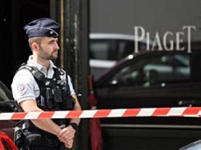 Millonario robo a mano armada de una joyería Piaget en París
