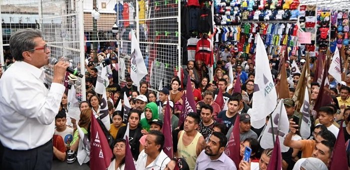 Valorar trabajo de comerciantes de México, pide Monreal en Tepito