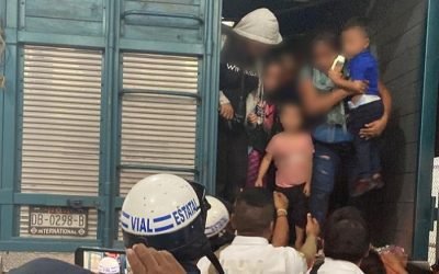 Hacinados en camiones de carga 265 migrantes: INM