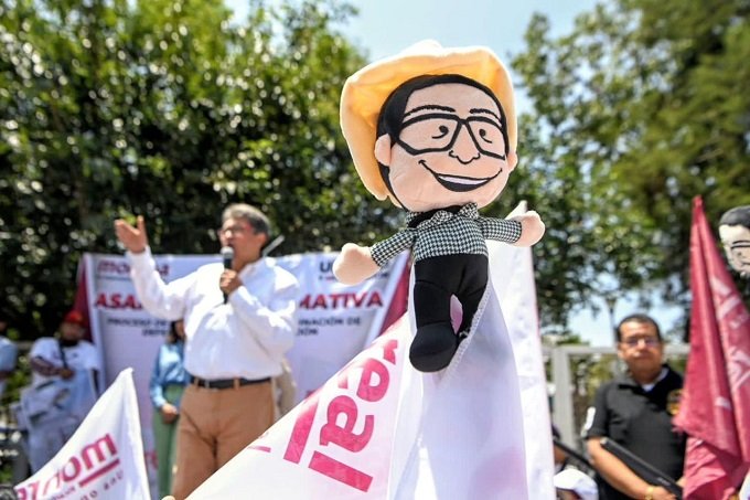 Monreal asegura estar listo para sacar adelante a México