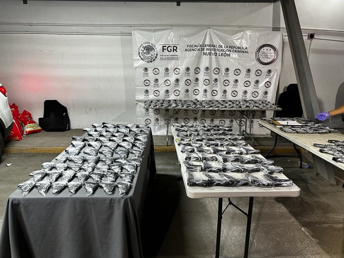 FGR ASEGURA MÁS DE 200 ARMAS CORTAS, 421 CARGADORES Y DETIENE A UNA PERSONA