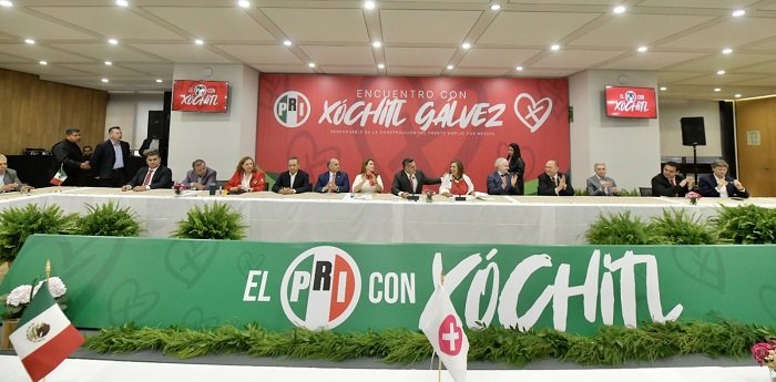 SE REÚNE  XÓCHITL CON GOBERNADORES PRIISTAS DE TODO EL PAÍS