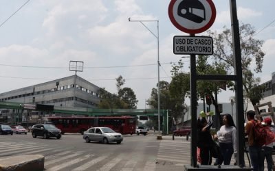 En Insurgentes Norte y Eje 2 Norte autoridades locales instalan señalización dirigida motociclistas