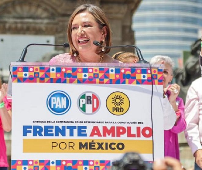 Recibe Xóchitl constancia como coordinadora del Frente Amplio por México