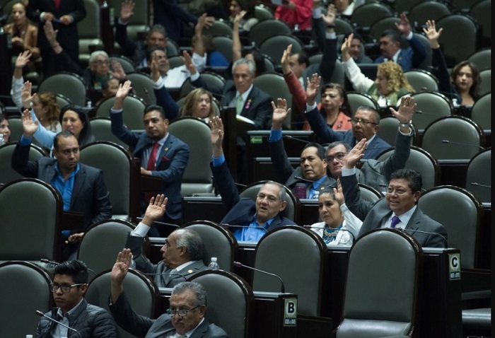 Las comisiones de cortesía debe reflejen la pluralidad de los grupos parlamentarios