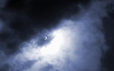 Acuden al IPN más de 5 mil personas a presenciar el eclipse anular solar en la Ciudad de México